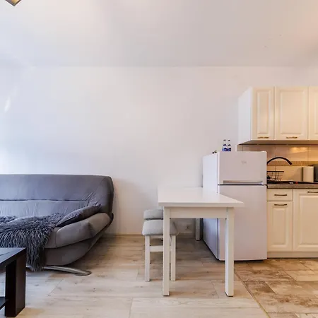 Cozy New Town Apartment- Centre Apartament
