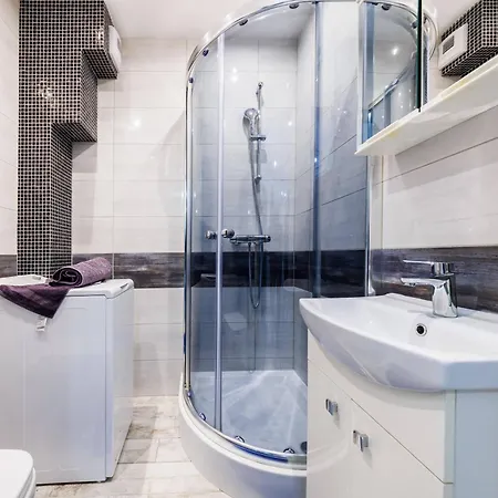 Cozy New Town Apartment- Centre *