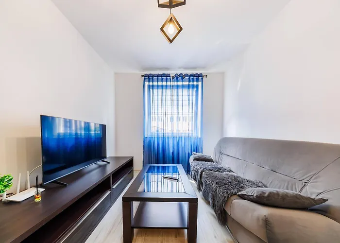 Cozy New Town Apartment- Centre By Staynest