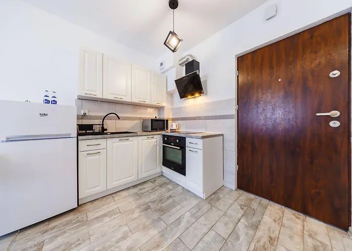 Cozy New Town Apartment- Centre By Staynest